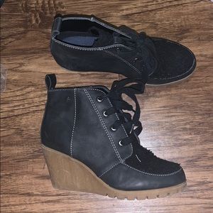 Black nautica wedge booties